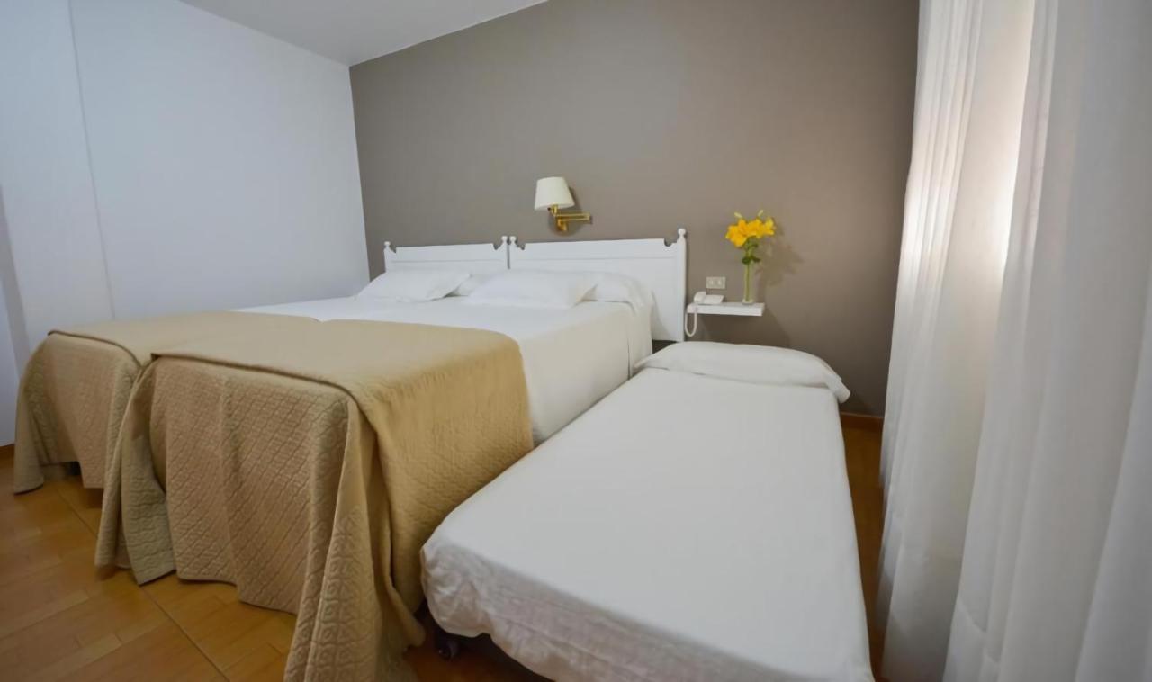 Hotel Jucamar Cangas do Morrazo Exteriör bild